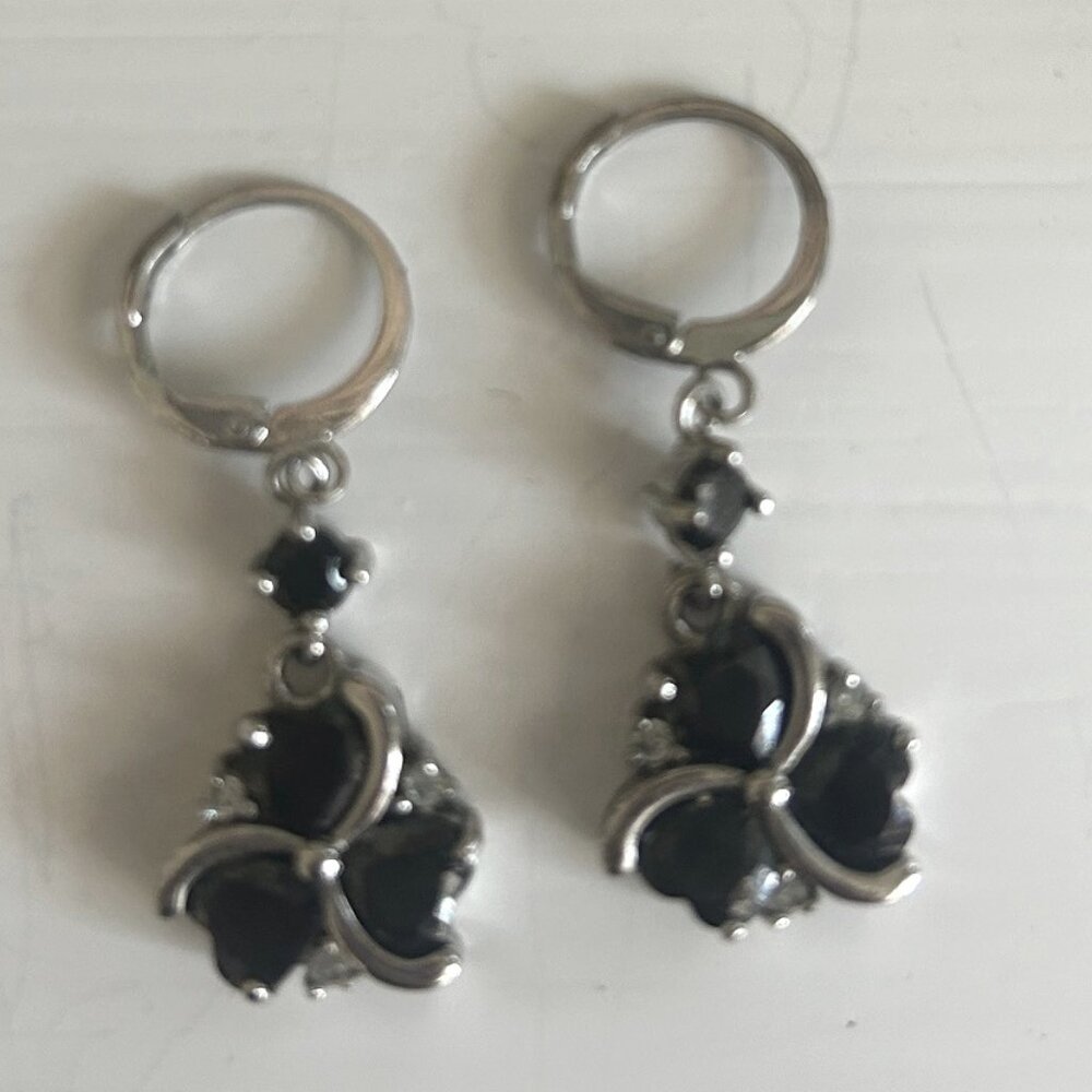 Black heart shamrock dangle earrings silver tone